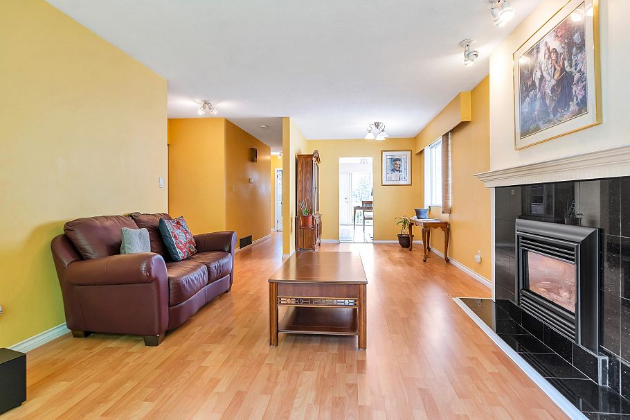 1555 Burrill Avenue North Vancouver, BC - 15