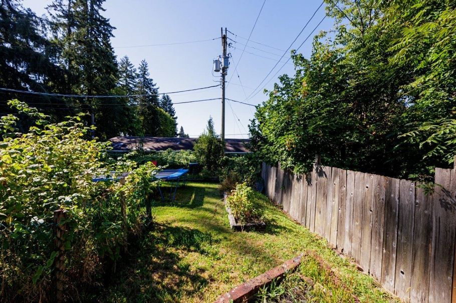 123 E Kings Road North Vancouver, BC - 26