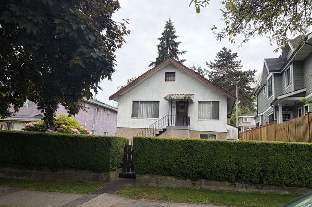 1166 E 16th Avenue Vancouver, BC - 4