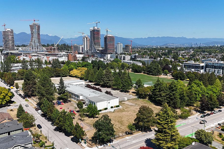 153 785 W 49th Avenue Vancouver, BC - 24
