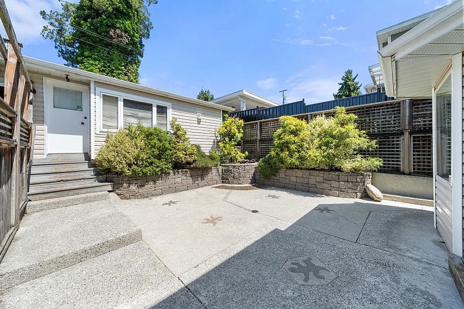 2 460 W 6th Street North Vancouver, BC - 27