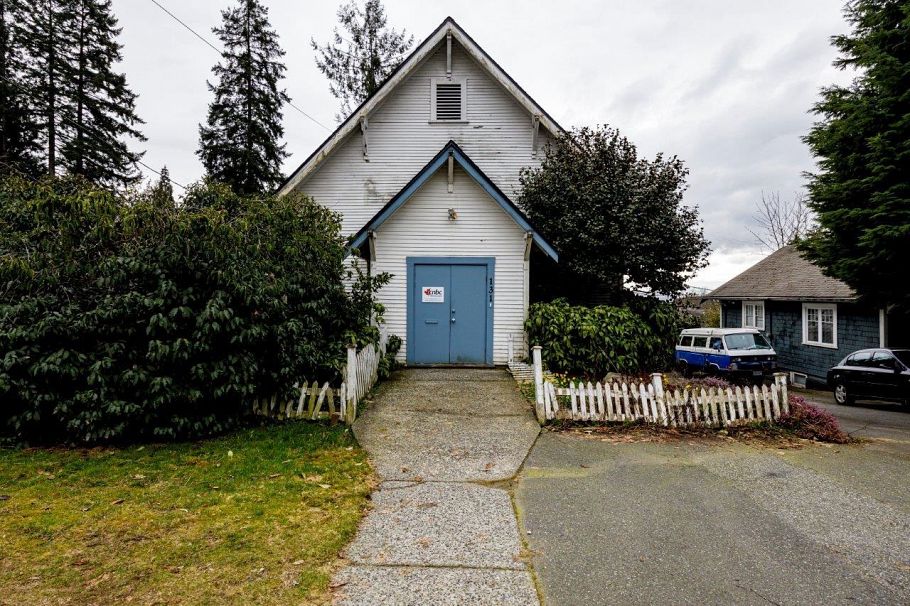 131 E Kings Road North Vancouver, BC - 1