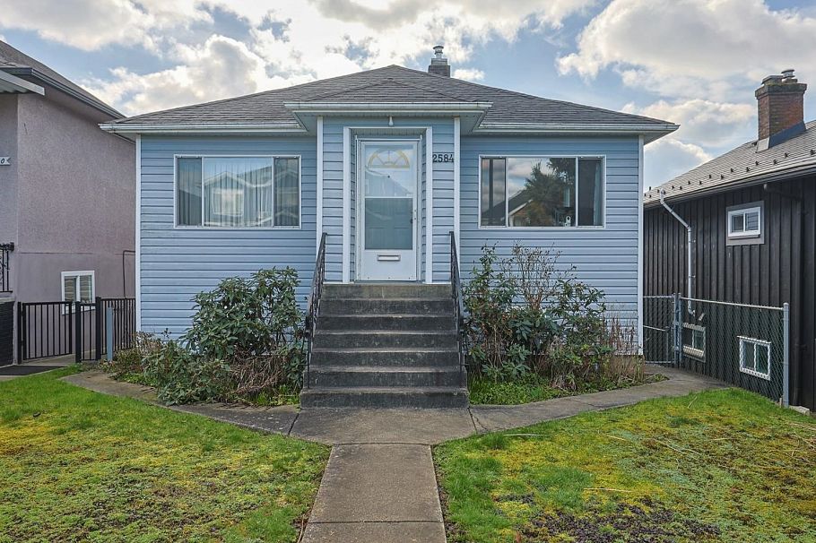 2584 E Georgia Street Vancouver, BC - 1