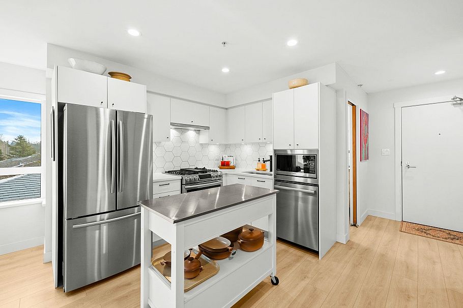 303 1519 Crown Street North Vancouver, BC - 7