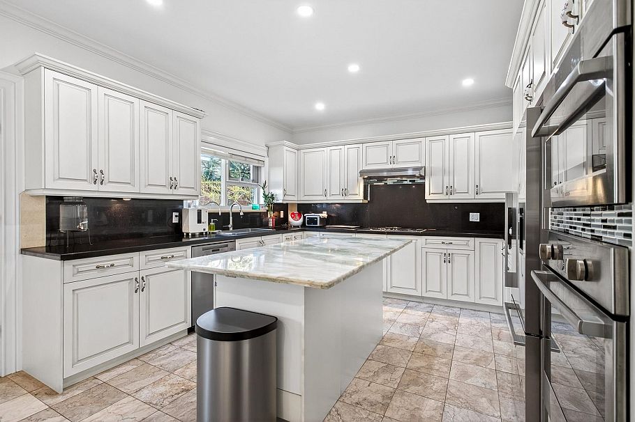 1369 W 55th Avenue Vancouver, BC - 13