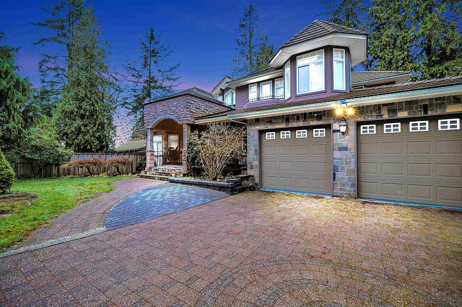 1219 Arborlynn Drive North Vancouver, BC - 2