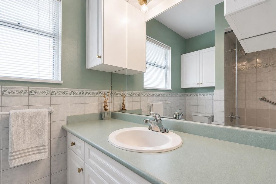 1555 Burrill Avenue North Vancouver, BC - 27
