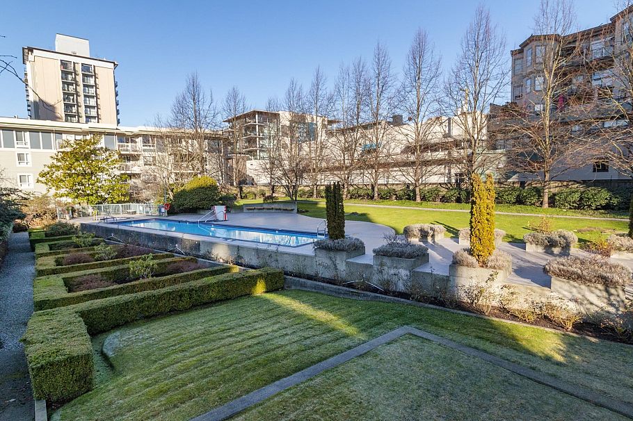 2103 120 W 2nd Street North Vancouver, BC - 31