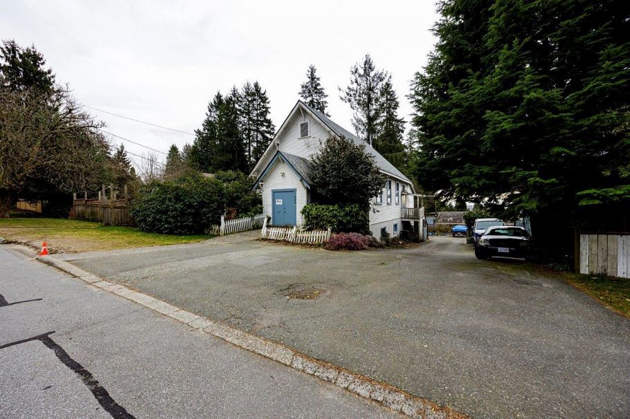 131 E Kings Road North Vancouver, BC - 12