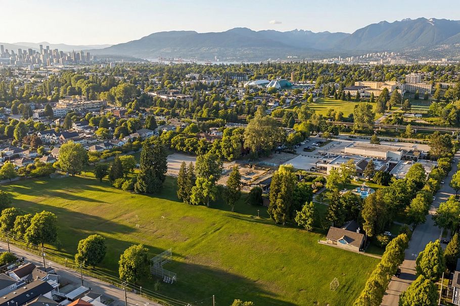2580 E 19th Avenue Vancouver, BC - 23
