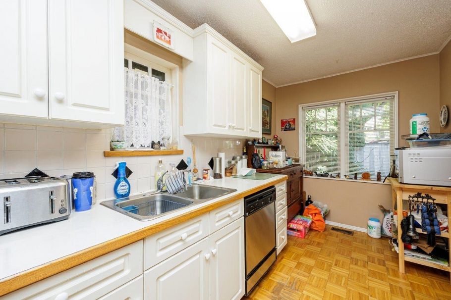 123 E Kings Road North Vancouver, BC - 6