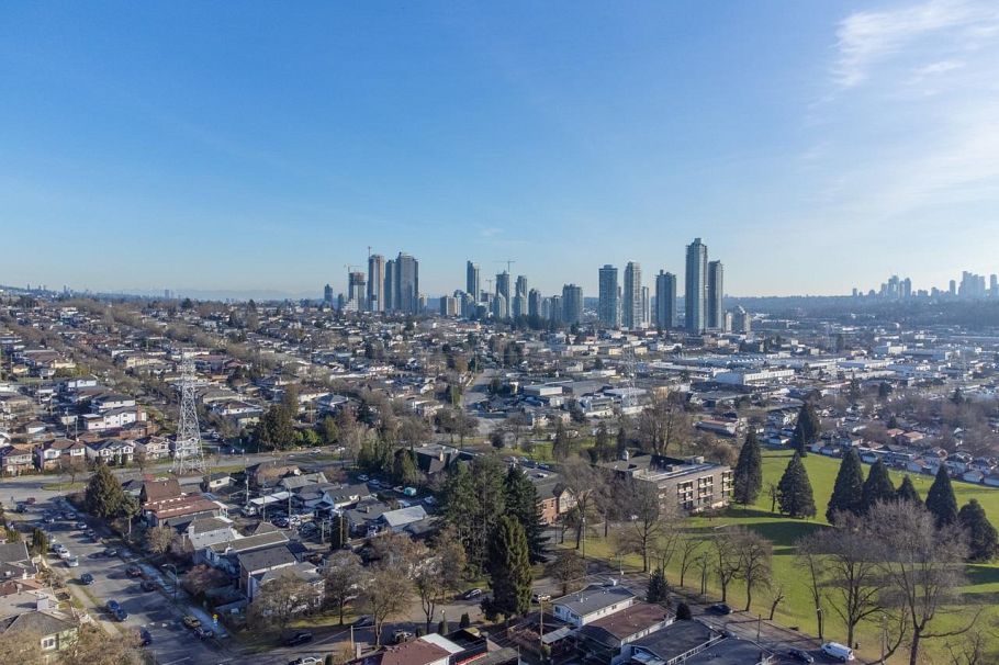 2 3547 E Georgia Street Vancouver, BC - 32