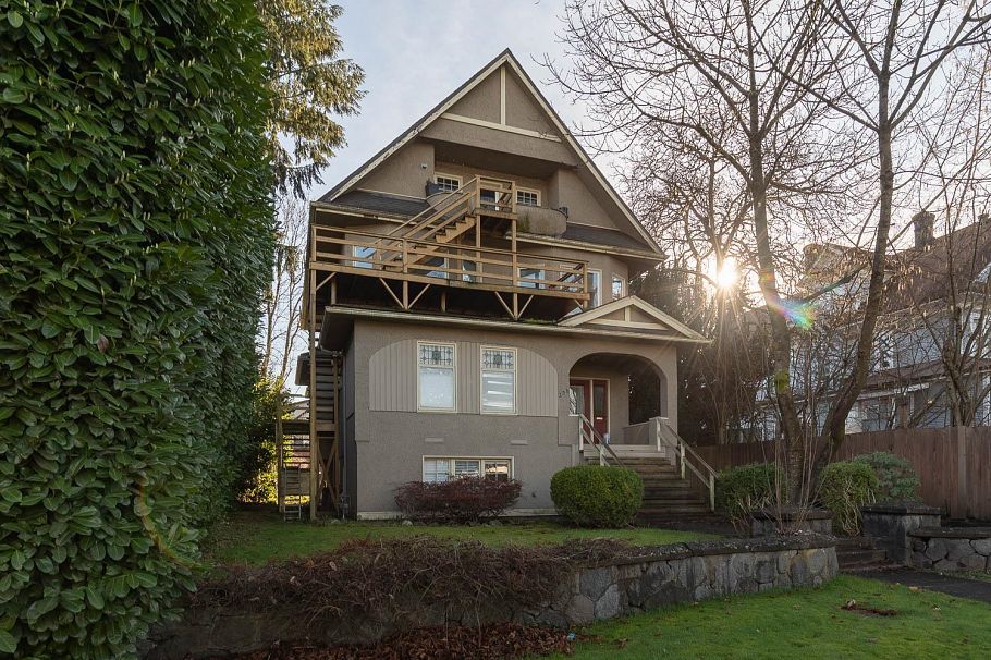 236 W 12th Avenue Vancouver, BC - 1