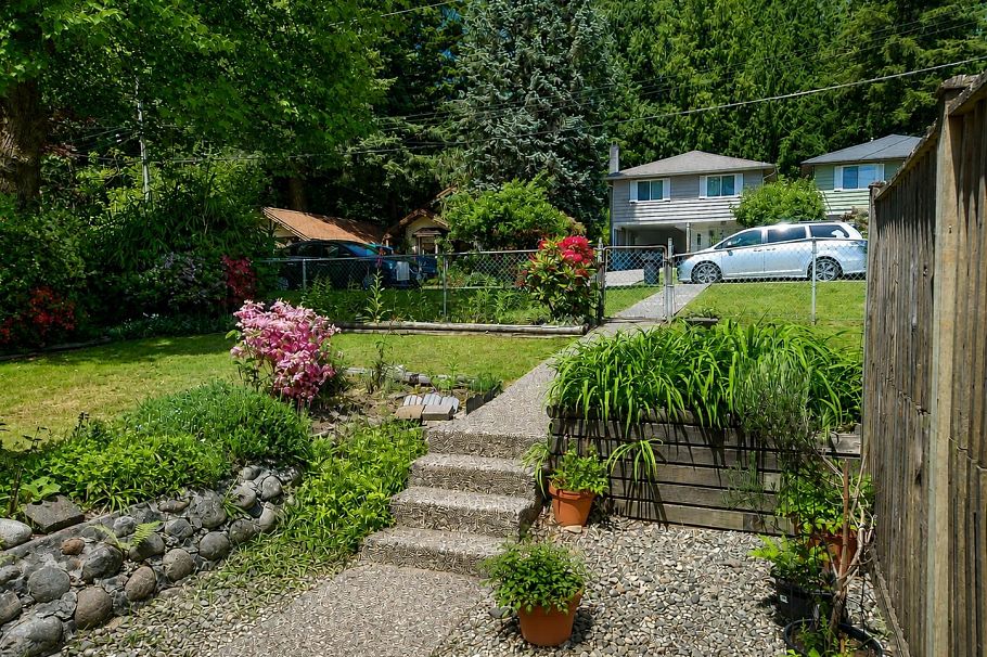 1555 Burrill Avenue North Vancouver, BC - 3