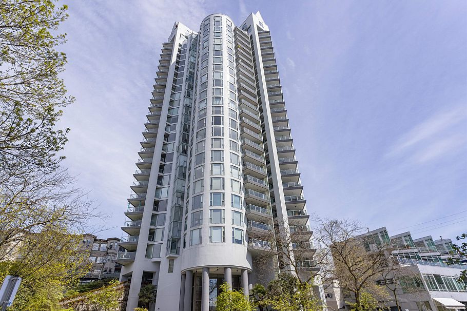 2103 120 W 2nd Street North Vancouver, BC - 1