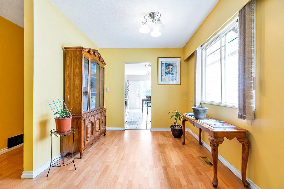 1555 Burrill Avenue North Vancouver, BC - 12