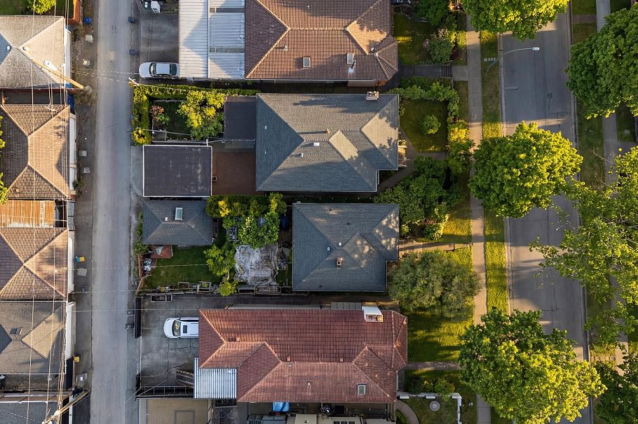 2580 E 19th Avenue Vancouver, BC - 20