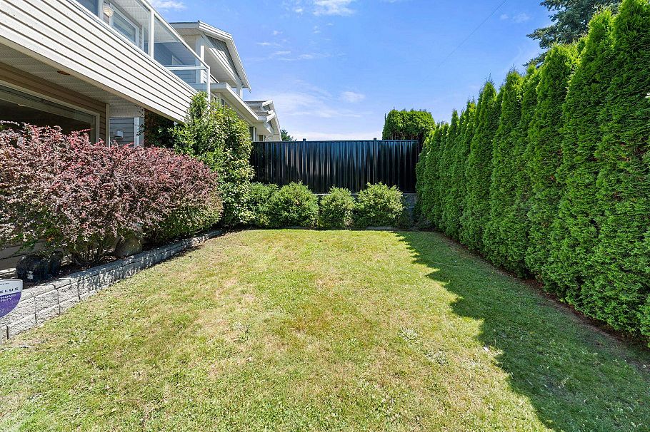 2 460 W 6th Street North Vancouver, BC - 2