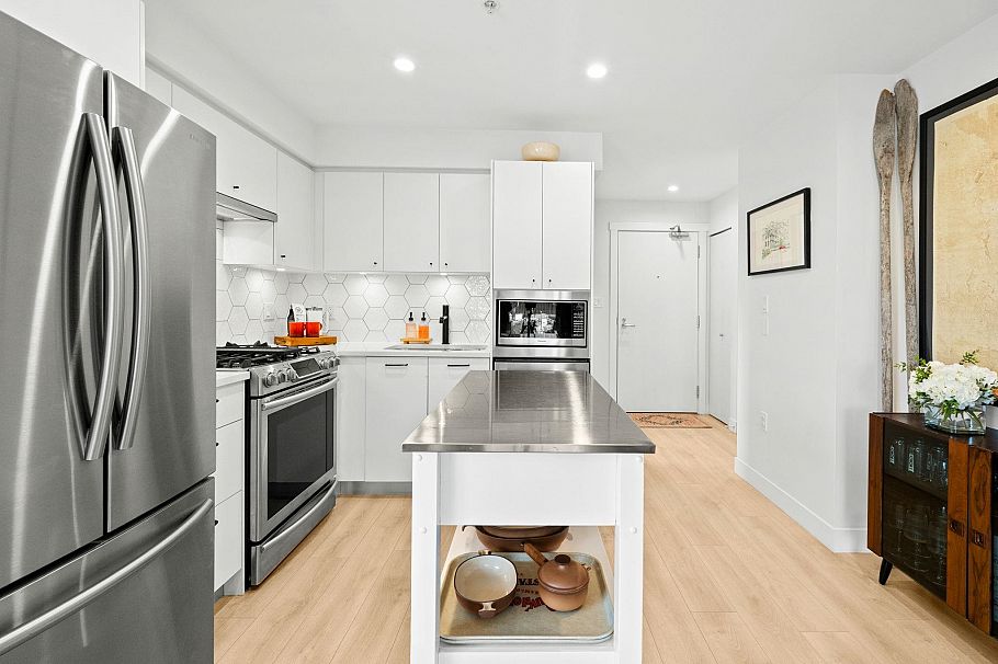 303 1519 Crown Street North Vancouver, BC - 8