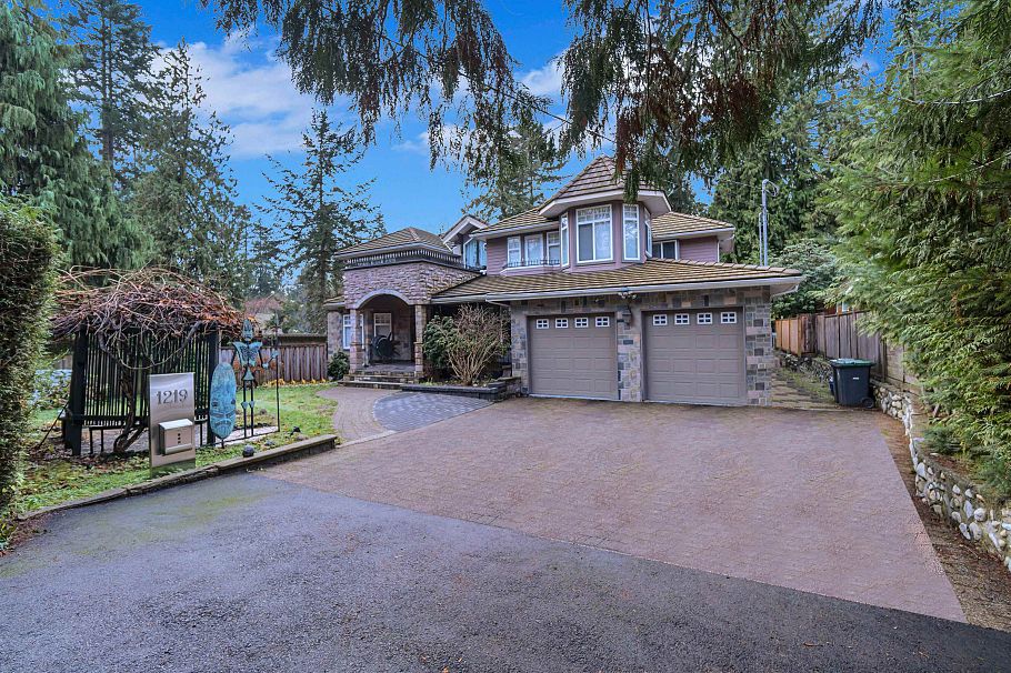 1219 Arborlynn Drive North Vancouver, BC - 3