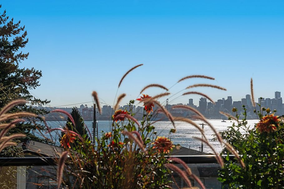412 E 2nd Street North Vancouver, BC - 2