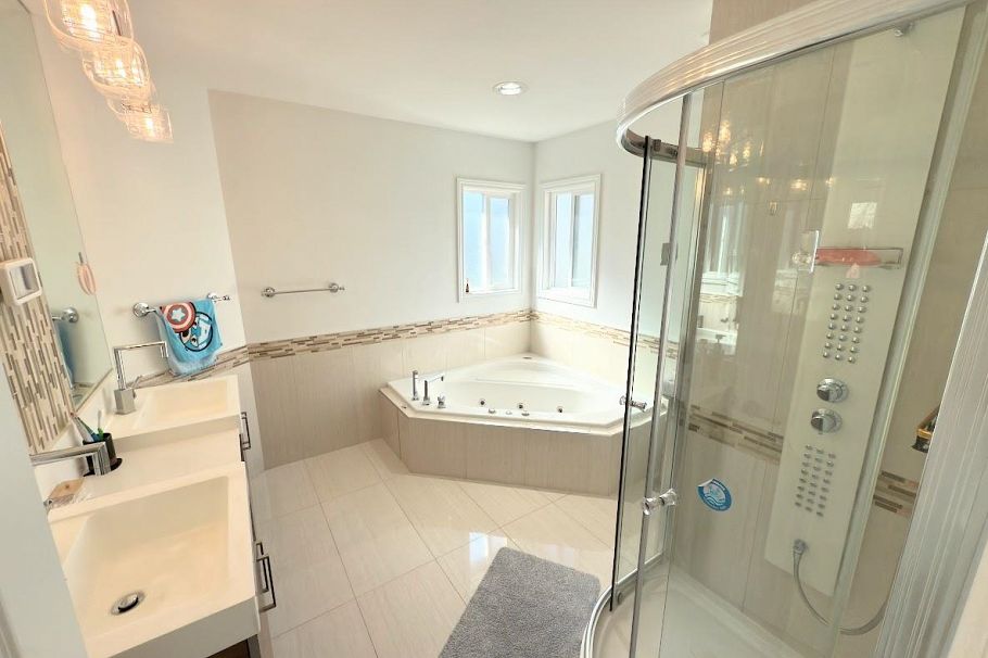 3488 W 30th Avenue Vancouver, BC - 24