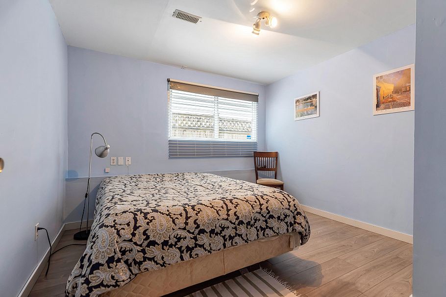 1555 Burrill Avenue North Vancouver, BC - 34