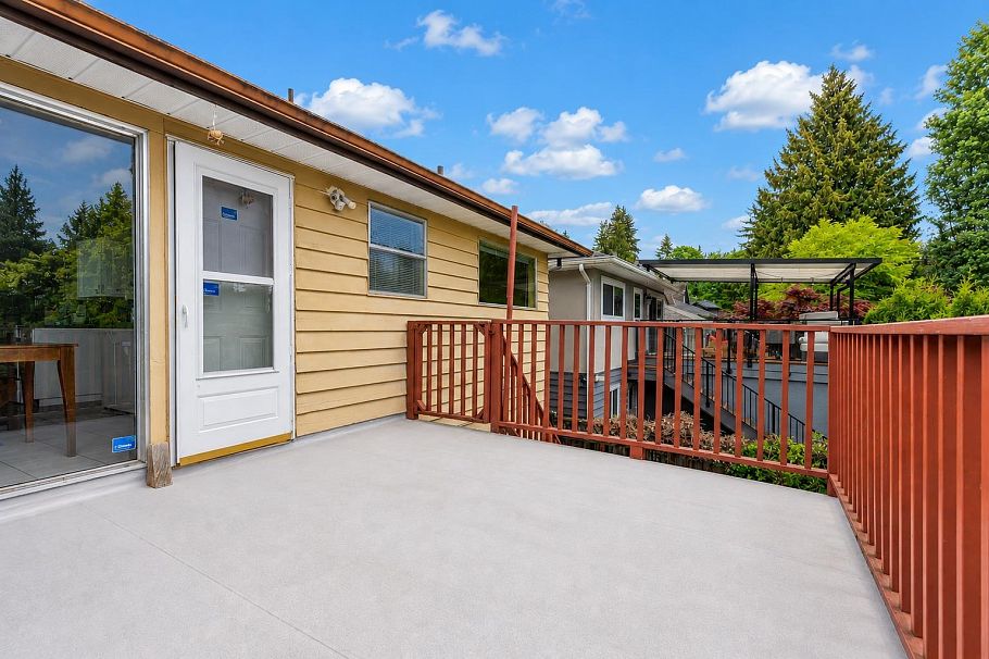1555 Burrill Avenue North Vancouver, BC - 11