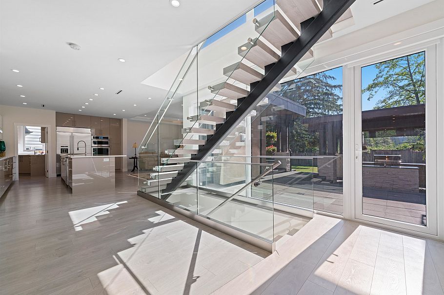 5199 Cliffridge Avenue North Vancouver, BC - 25
