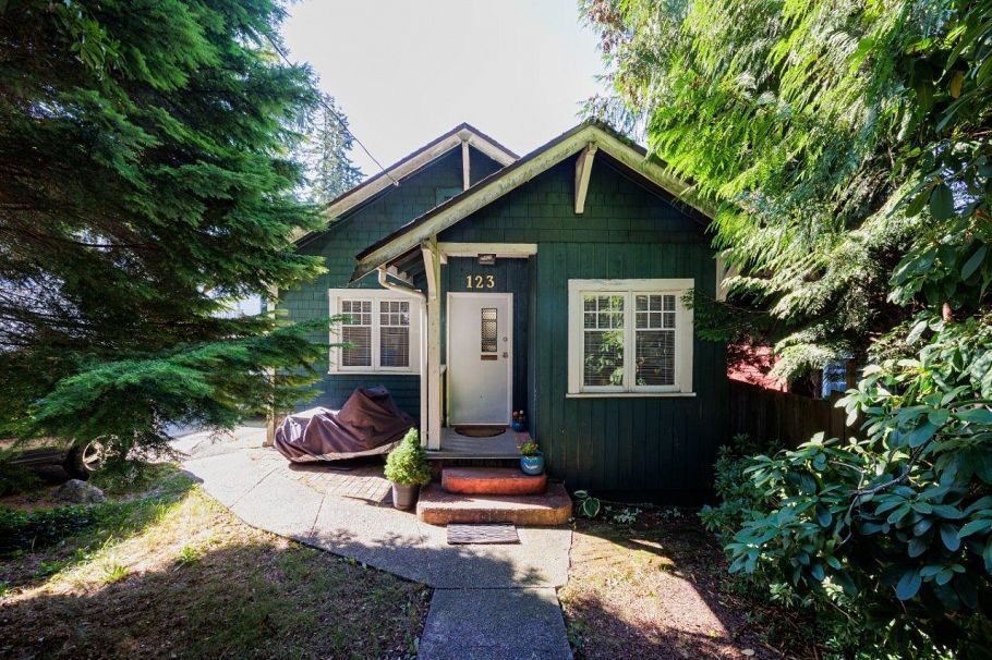 123 E Kings Road North Vancouver, BC - 1