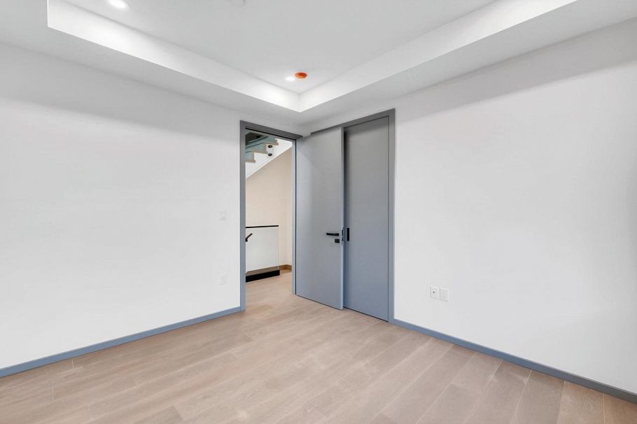 2 3547 E Georgia Street Vancouver, BC - 23