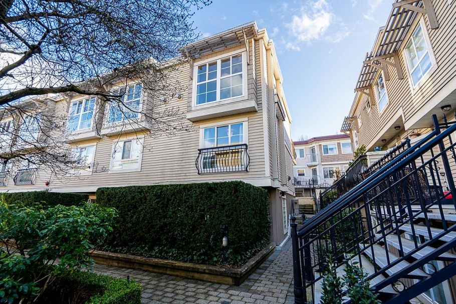 310 678 W 7th Avenue Vancouver, BC - 4