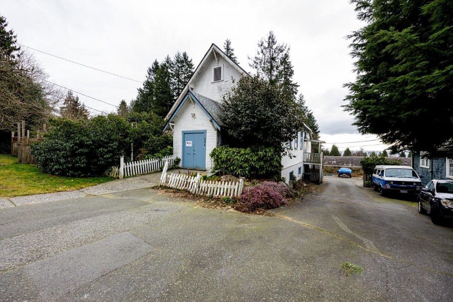 131 E Kings Road North Vancouver, BC - 10