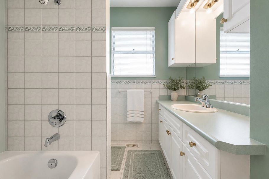 1555 Burrill Avenue North Vancouver, BC - 26