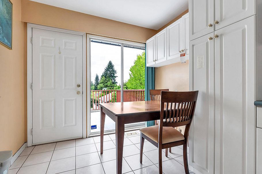 1555 Burrill Avenue North Vancouver, BC - 16