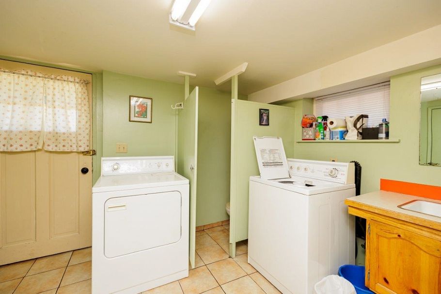 123 E Kings Road North Vancouver, BC - 16