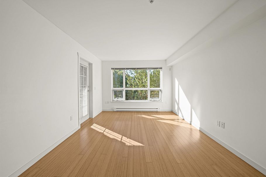 301 3575 Euclid Avenue Vancouver, BC - 5