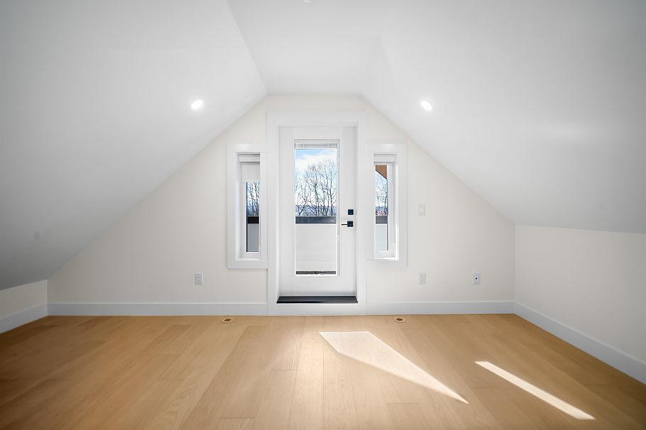 2 3576 E Pender Street Vancouver, BC - 22