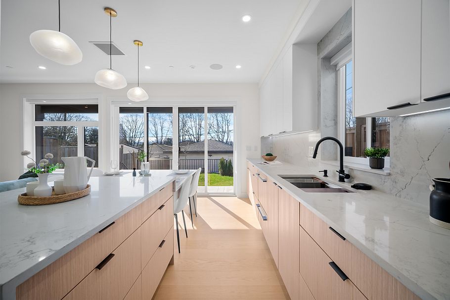 2 3576 E Pender Street Vancouver, BC - 9
