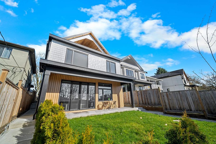 2 3576 E Pender Street Vancouver, BC - 28