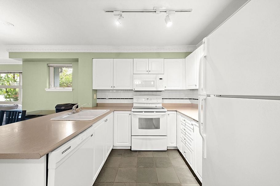 104 2815 Yew Street Vancouver, BC - 4