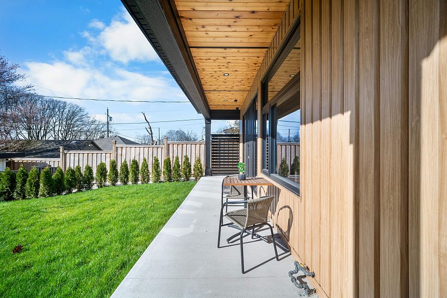 2 3576 E Pender Street Vancouver, BC - 25