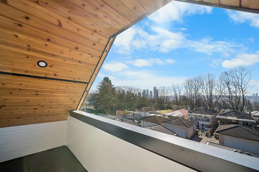 2 3576 E Pender Street Vancouver, BC - 24