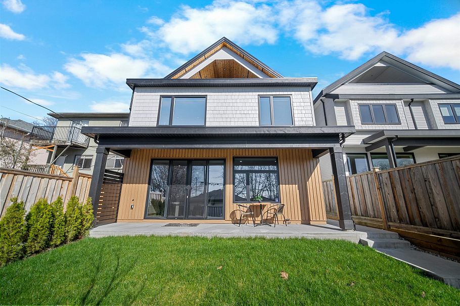 2 3576 E Pender Street Vancouver, BC - 27