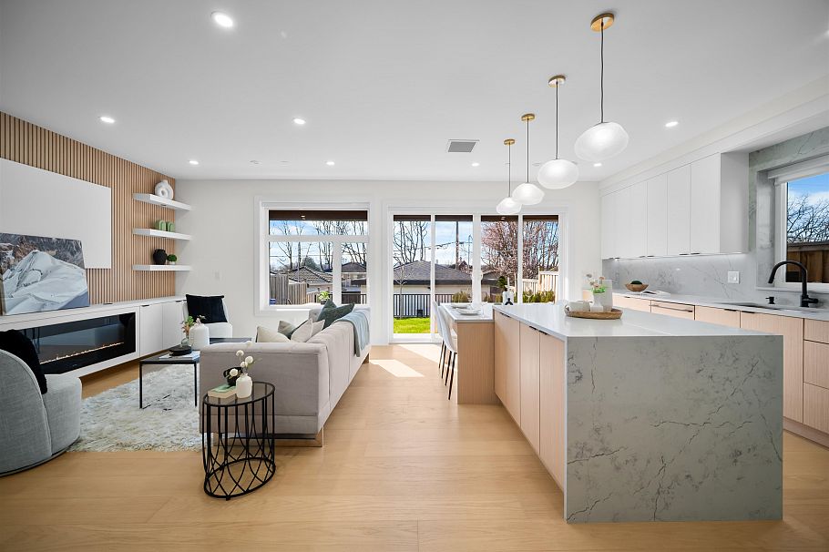 2 3576 E Pender Street Vancouver, BC - 2