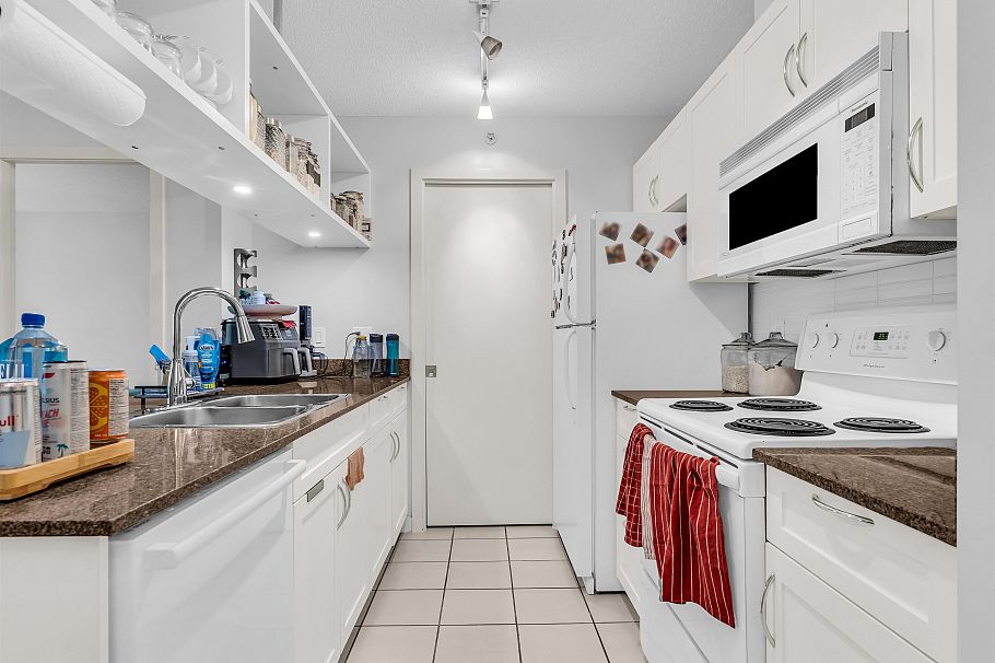 204 933 Hornby Street Vancouver, BC - 9