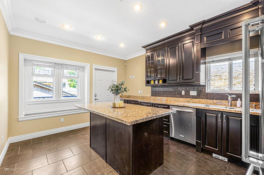 295 W 63rd Avenue Vancouver, BC - 6
