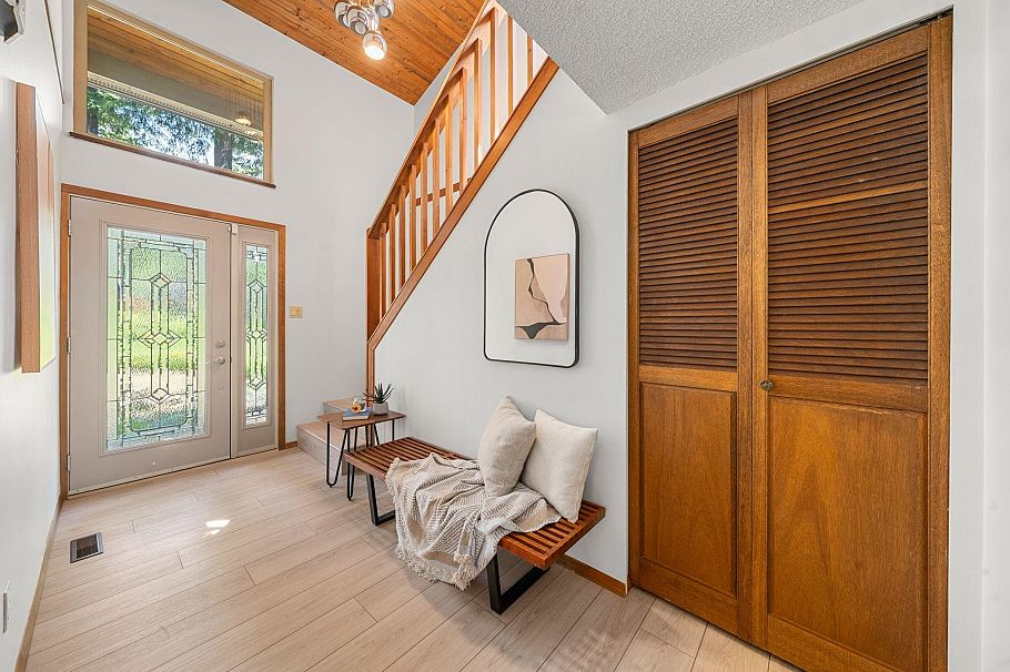 2297 Bowser Avenue North Vancouver, BC - 23