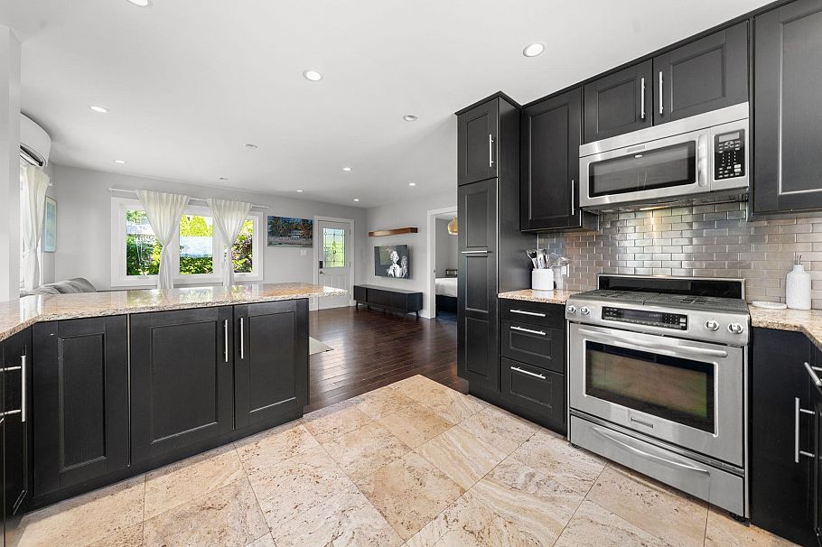 803 Calverhall Street North Vancouver, BC - 10