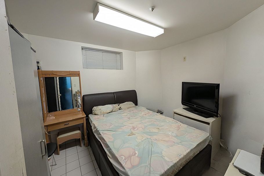 2935 E 17th Avenue Vancouver, BC - 29